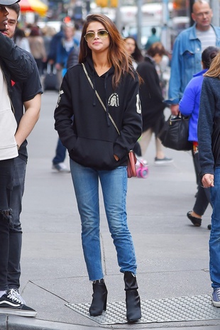 Selena Gomez Times Square June 4, 2017