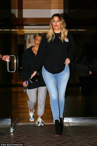 Khloe Kardashian With Kim November 6, 2017