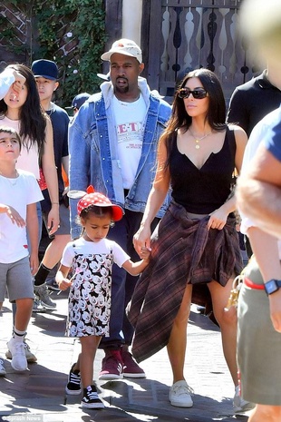 Kim Kardashian West Disneyland May 22, 2017