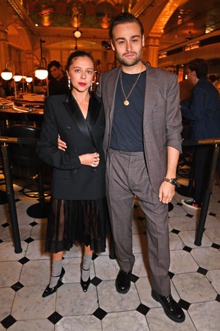 Bel Powley Harrods Iconic Dining Hall Relaunch Hosted by Stanley Tucci October 5, 2023