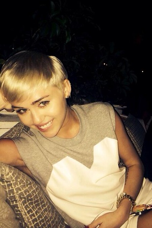 Miley Cyrus Twitter Pic March 22, 2014