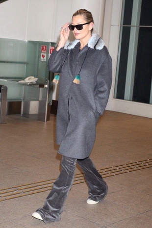 Kate Moss Arrives in Tokyo November 29, 2017