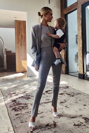 Rosie Huntington-Whiteley Instagram October 22, 2018