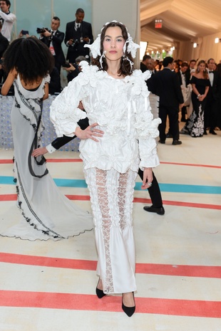 Alexa Chung Met Gala May 1, 2023