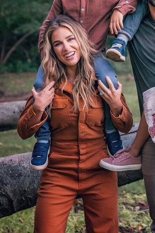 Jessie James Decker Instagram November 1, 2021