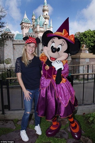 Reese Witherspoon Disneyland October 17, 2016