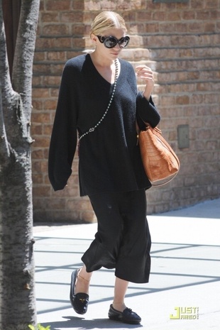 Ashley Olsen Leaving Her Hotel in New York July 1, 2011