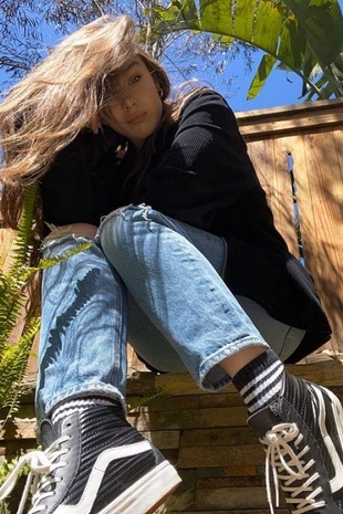 Hailee Steinfeld Instagram May 5, 2020