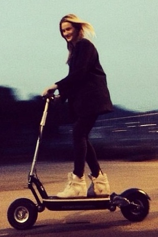 Rosie Huntington-Whiteley Instagram December 9, 2013