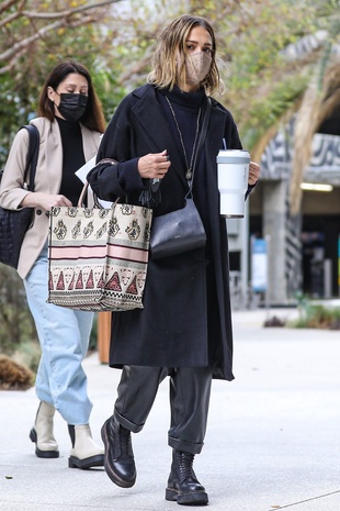 Jessica Alba Playa Vista February 15, 2022