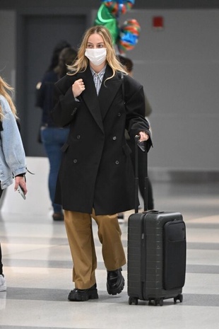 Margot Robbie JFK Airport April 30, 2023