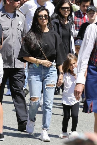 Kourtney Kardashian Disneyland April 18, 2017