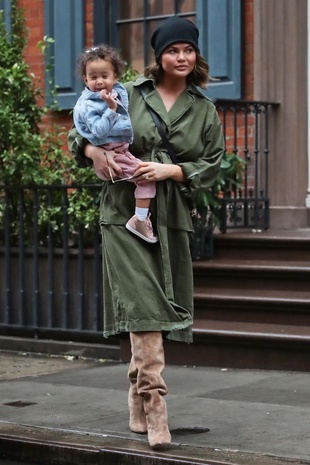 Chrissy Teigen With Luna February 22, 2018