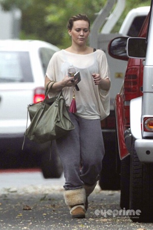 Hilary Duff Arriving at a friend's house in Los Angeles September 16, 2011