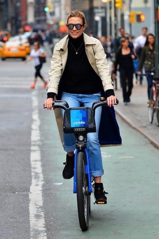 Karlie Kloss Biking in New York December 12, 2015