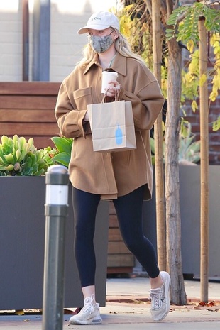 Elsa Hosk Blue Bottle Coffee January 1, 2021