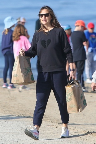 Jennifer Garner out at Beach for a School Event March 31, 2022