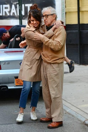 Selena Gomez a Rainy Day in New York Set October 4, 2017