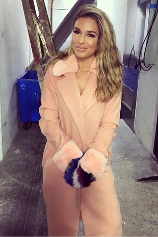 Jessie James Decker Good Morning America December 31, 2019