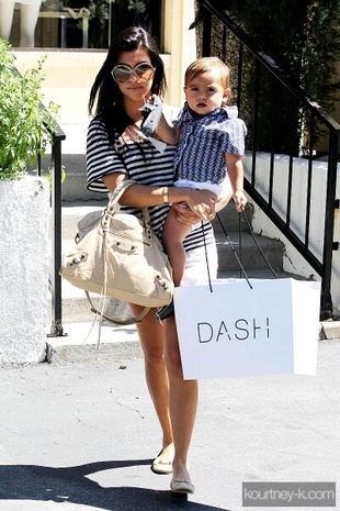 Kourtney Kardashian Checking Up on Dash June 23, 2011