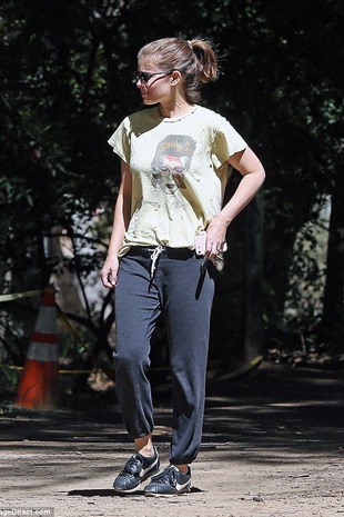 Kate Mara Hiking in Los Angeles September 19, 2018