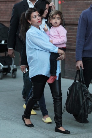 Kourtney Kardashian Dinner in Nyc with Friends April 29, 2012