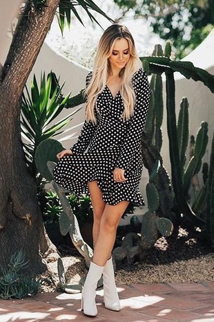 Amanda Stanton Casa Romantica Cultural Center in San Clemente September 27, 2017