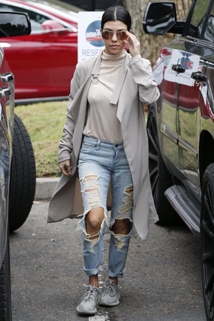 Kourtney Kardashian Going to a Birthday Party January 9, 2016