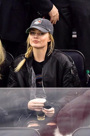 Margot Robbie New York Rangers Game November 27, 2016