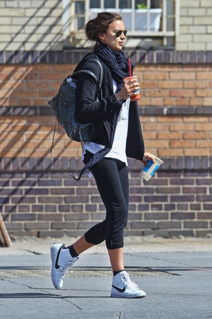 Irina Shayk Grabs a Fruit Smoothie After Her Workout, March 13, 2012