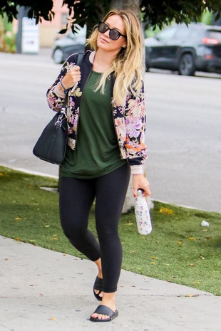 Hilary Duff Yoga Class August 24, 2017