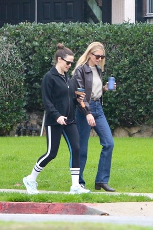 Jennifer Garner Making a Quick Stop to Get Coffee to Go in Brentwood January 26, 2024