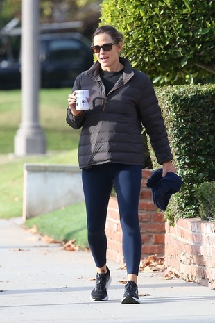 Jennifer Garner Walk with a Friend in Pacific Palisades December 7, 2023