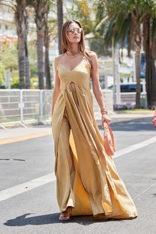 Alessandra Ambrosio Cannes May 21, 2022