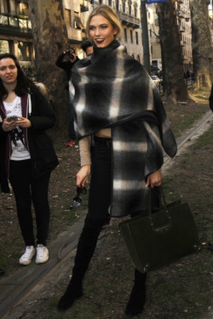 Karlie Kloss Leaving the Dolce & Gabbana Fashion Show March 1, 2015