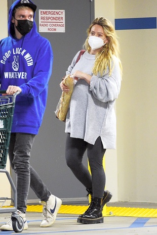 Hilary Duff Whole Foods December 28, 2020