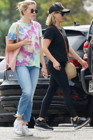 Reese Witherspoon And Ava Phillippa out for Breakfast at Sunlife Organics in Malibu September 22, 2019