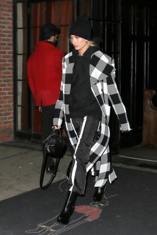 Hailey Baldwin Los Angeles Clippers Game November 20, 2017