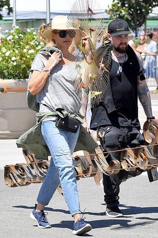 Cameron Diaz Rose Bowl Flea Market August 13, 2016