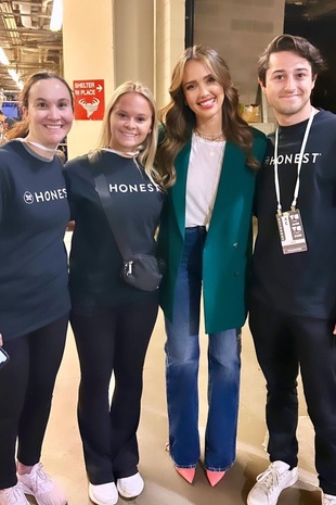 Jessica Alba Veecon May 21, 2023