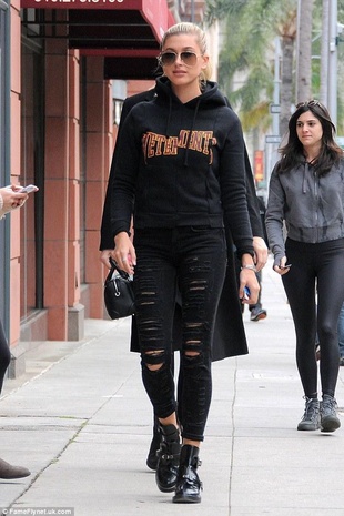 Hailey Baldwin with Kendall Jenner January 9, 2016