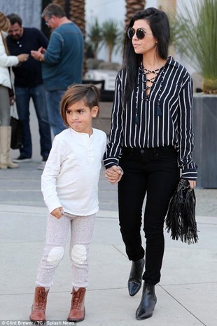 Kourtney Kardashian Beverly Hills November 27, 2015