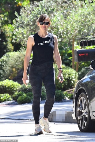 Jennifer Garner Walk in Brentwood July 22, 2021