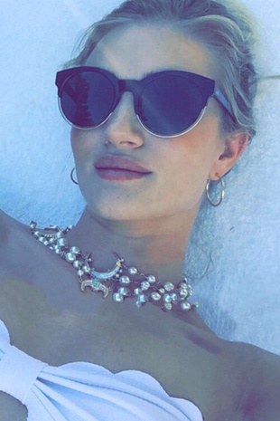 Rosie Huntington-Whiteley Instagram November 22, 2015