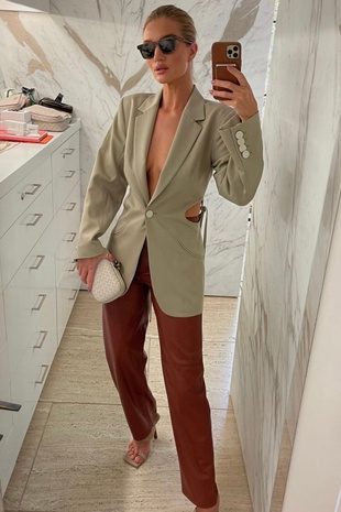 Rosie Huntington-Whiteley Instagram August 19, 2021