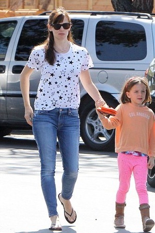 Jennifer Garner Farmers Market in Pacific Palisades June 7, 2015