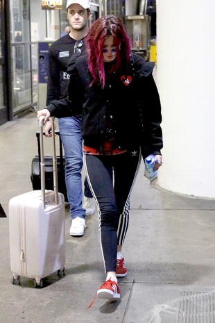 Bella Thorne Lax Airport August 22, 2017