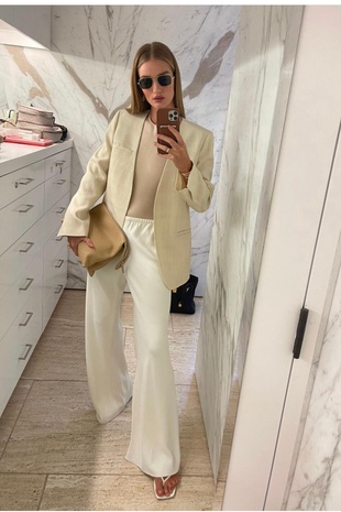 Rosie Huntington-Whiteley Instagram August 19, 2021