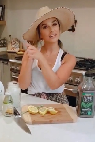 Jessie James Decker Instagram Video April 22, 2020