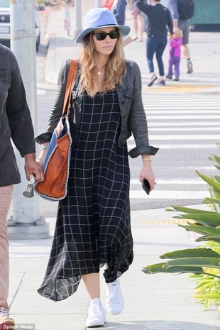 Jessica Biel Santa Monica Farmers Market January 18, 2016